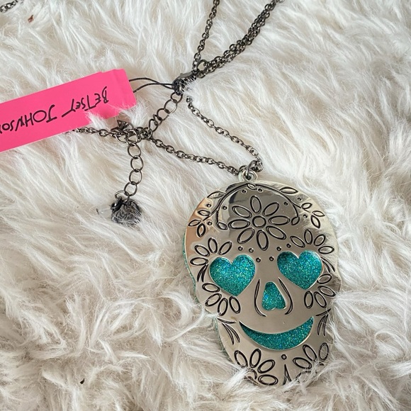 BETSEY JOHNSON Engraved Double Skull Pendant Long Necklace NWT - Picture 6 of 16